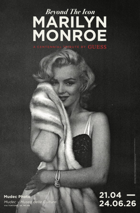 GUESS celebrates Marilyn Monroe: the exhibition at MUDEC and the capsule collection. A project that combines fashion, photography, and contemporary culture.
