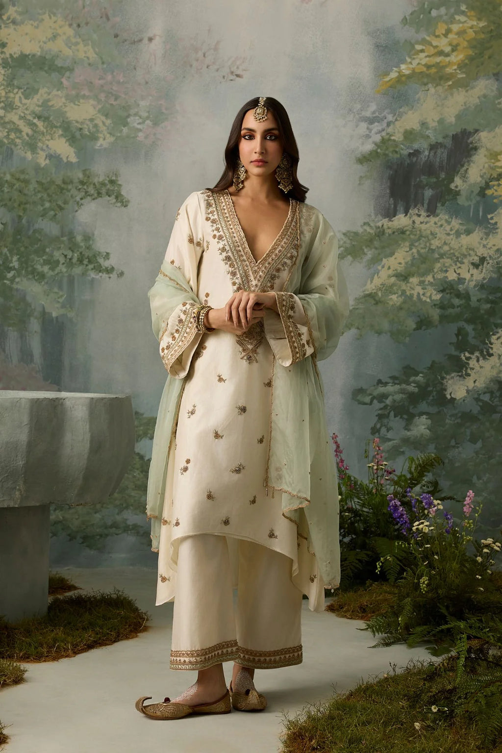 maira-ivory-high-low-silk-kurta-with-embroidered-sheer-organza-dupatta-ayra