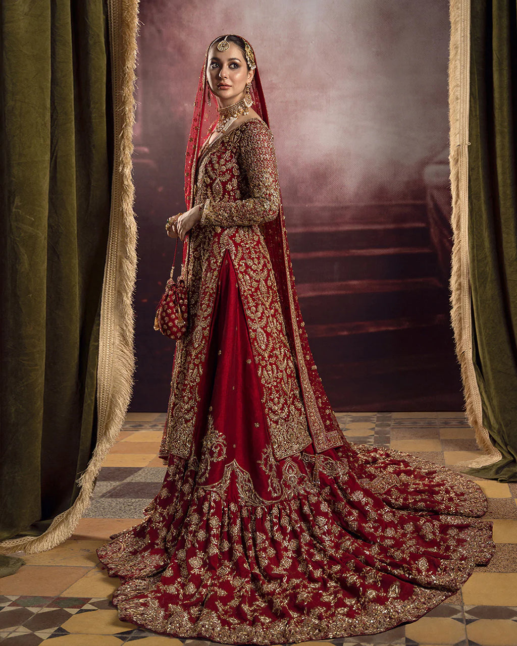 zariya-traditional-floral-motif-vines-embroidery-on-trailing-red-gharara-skirt-ayra