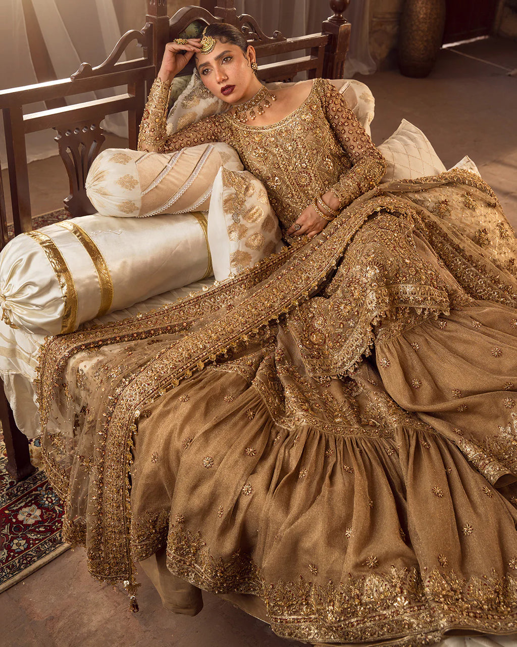 naisha-linear-design-accents-on-sleeves-wrought-with-cut-dana-and-metallic-tilla-ayra
