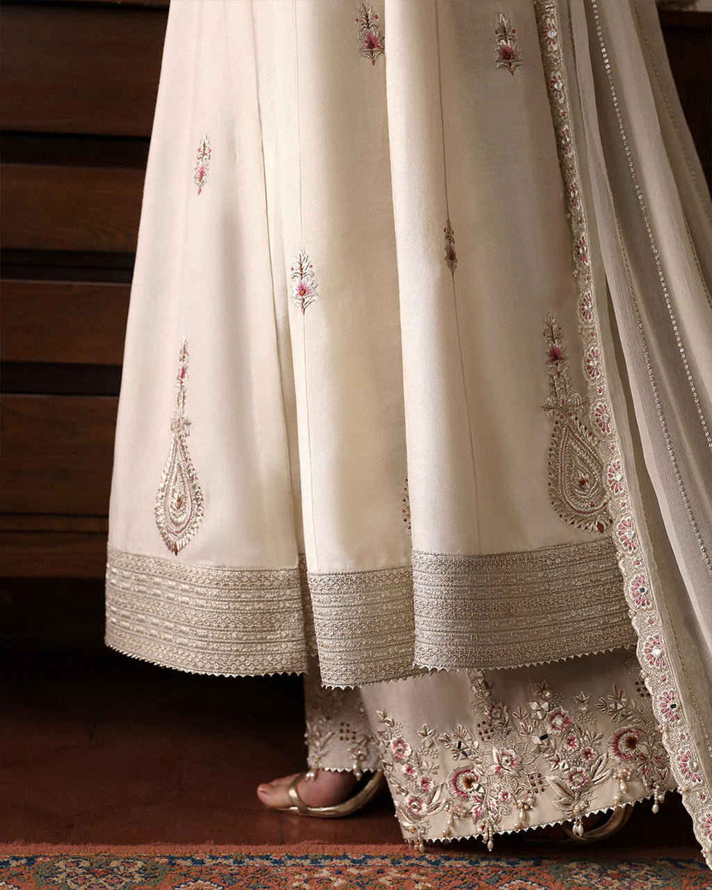 sabina-intricate-mirror-work-and-naqshi-embellishments-on-cotton-silk-culottes-hem-ayra