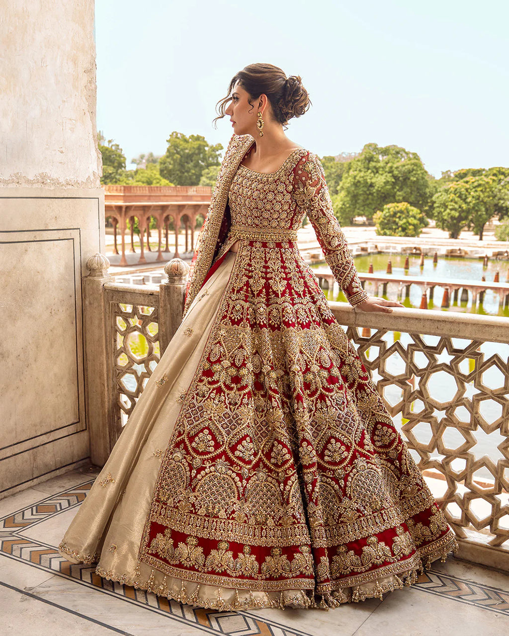 juri-complete-luxury-three-piece-bridal-silhouette-with-bedecked-dupatta-ayra