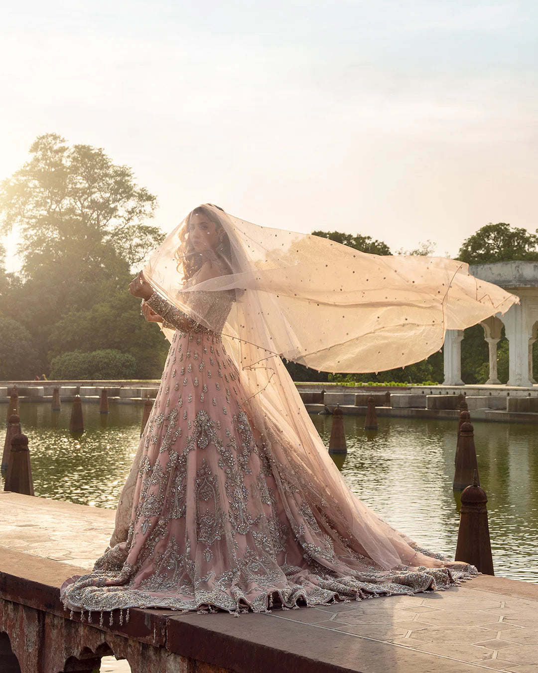 zarmina-gorgeously-hand-detailed-dupatta-and-jamawar-inner-lehnga-bridal-suite-ayra