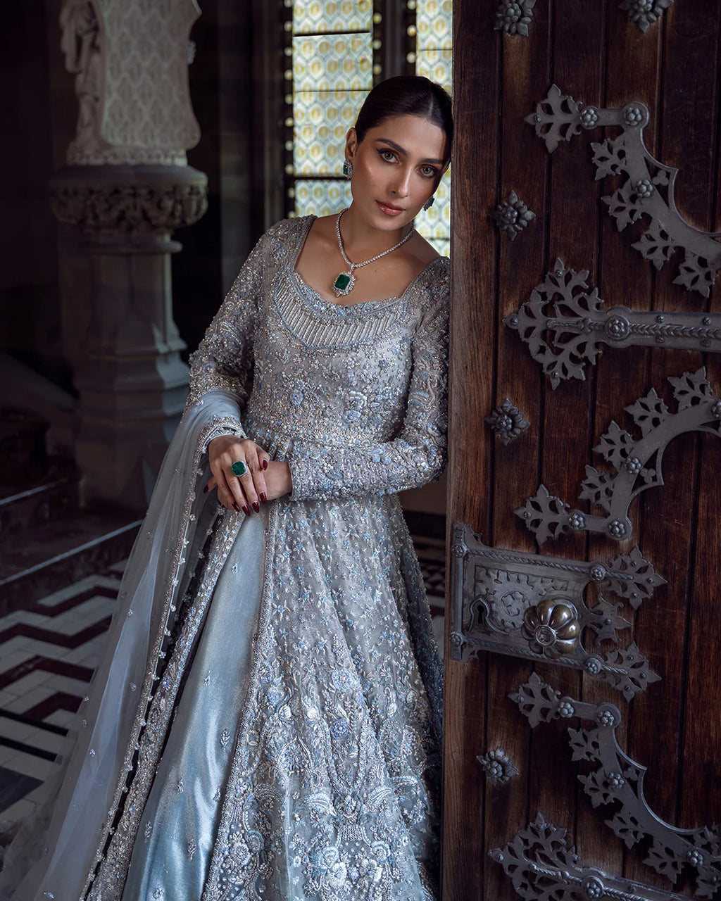 ayana-scintillating-allure-hand-crafted-metallic-threadwork-and-naqshi-bridal-sleeves-ayra