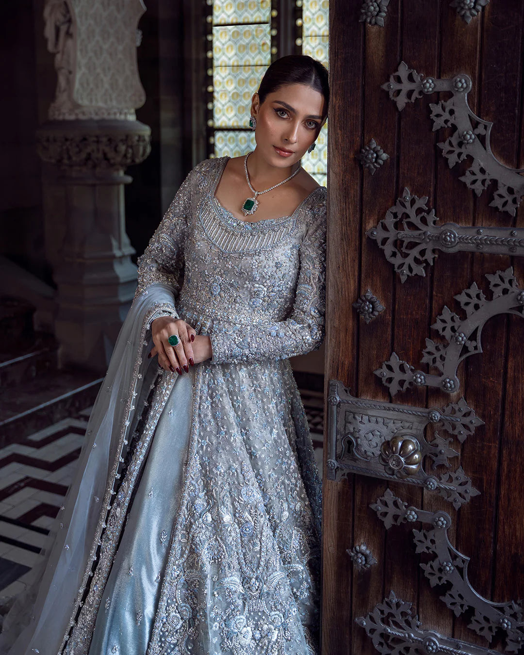 ayana-scintillating-allure-hand-crafted-metallic-threadwork-and-naqshi-bridal-sleeves-ayra