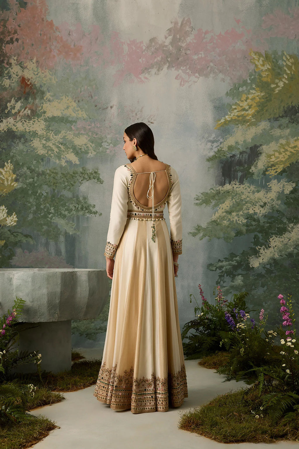 zubeyda-deep-u-shaped-backless-neckline-with-delicate-dori-tassels-ayra