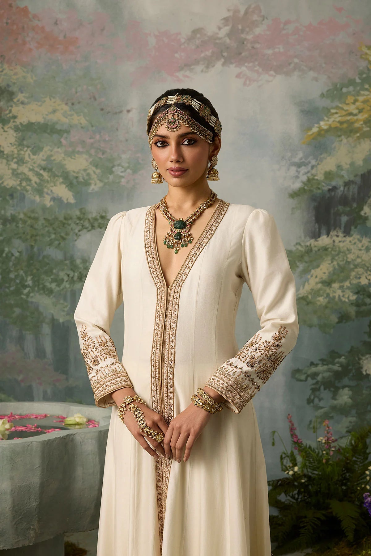 amaya-regal-plunging-v-neckline-and-handcrafted-zardozi-bodice-details-ayra