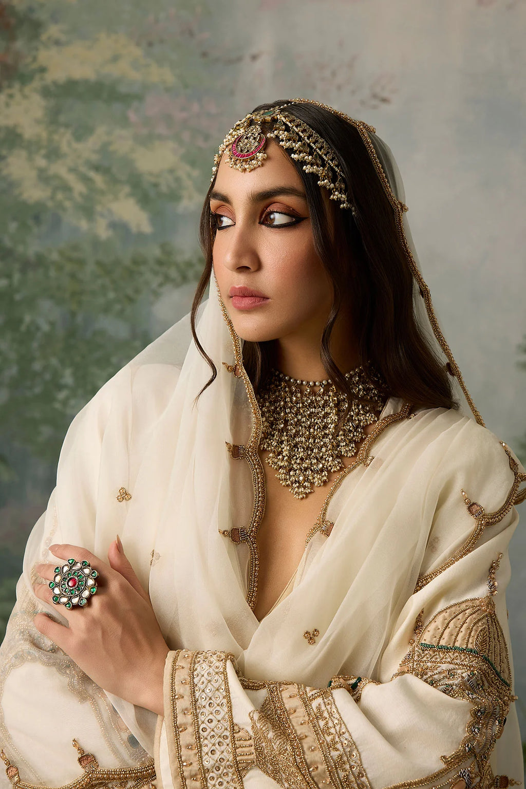 malayka-royal-v-neckline-angrakha-bodice-with-heritage-jeweled-accessories-ayra