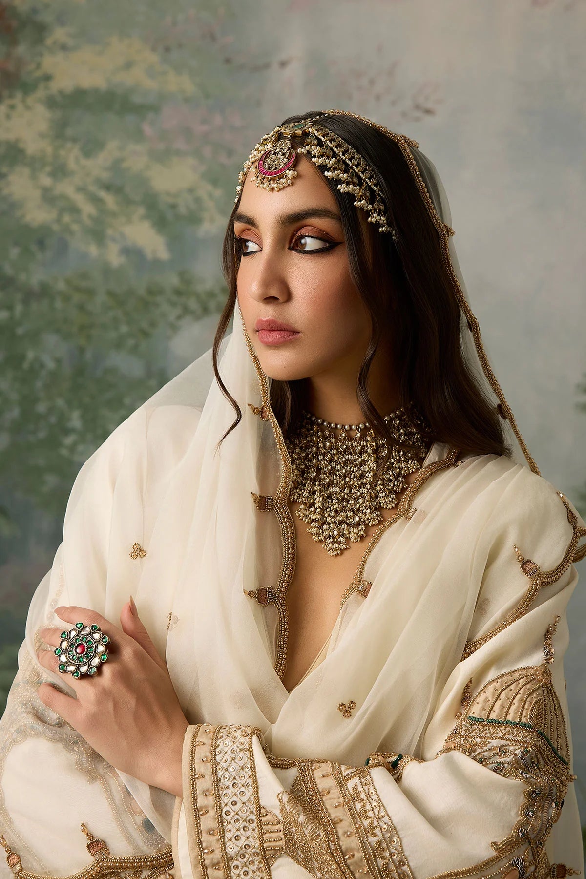 malayka-royal-v-neckline-angrakha-bodice-with-heritage-jeweled-accessories-ayra