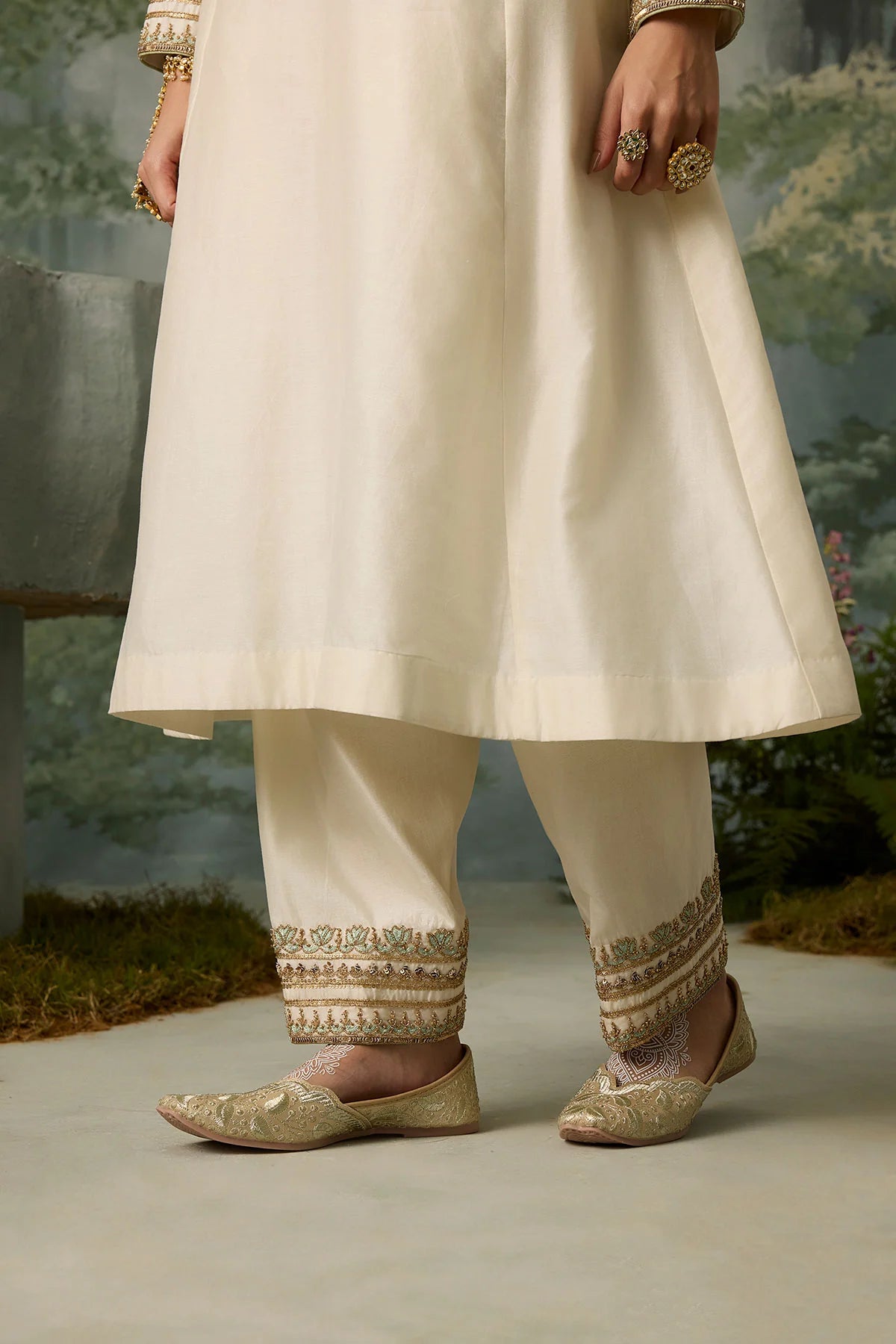 mahin-three-piece-formal-suit-with-contrasting-sea-green-scalloped-organza-dupatta-ayra