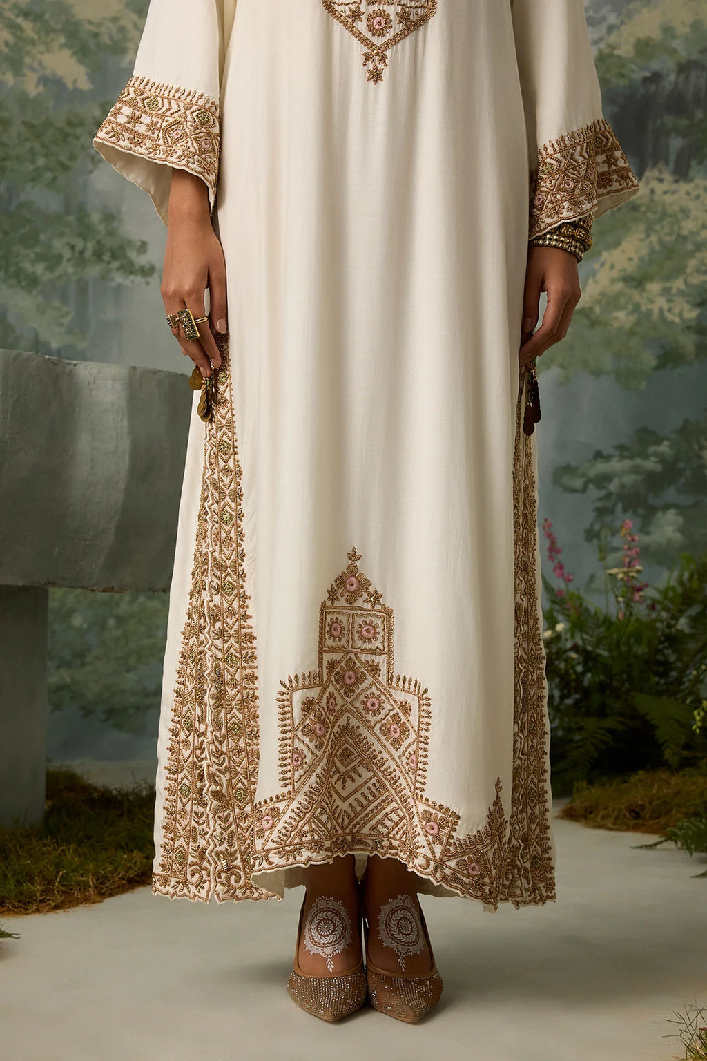 haniya-traditional-handwork-borders-and-geometric-motifs-on-kaftan-hem-ayra