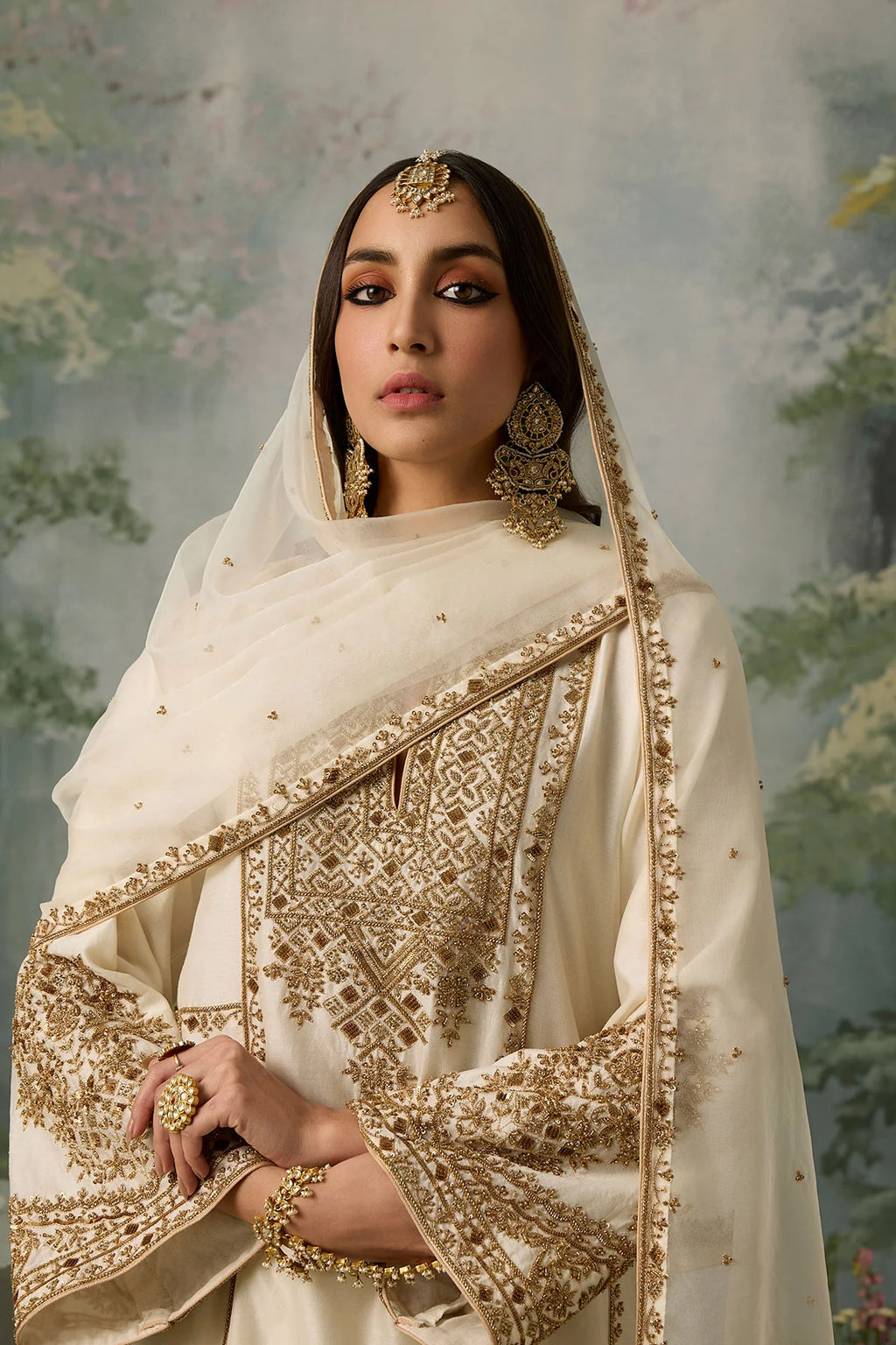 soraya-delicate-zardozi-and-cutdana-work-on-panel-seams-and-bell-sleeves-ayra