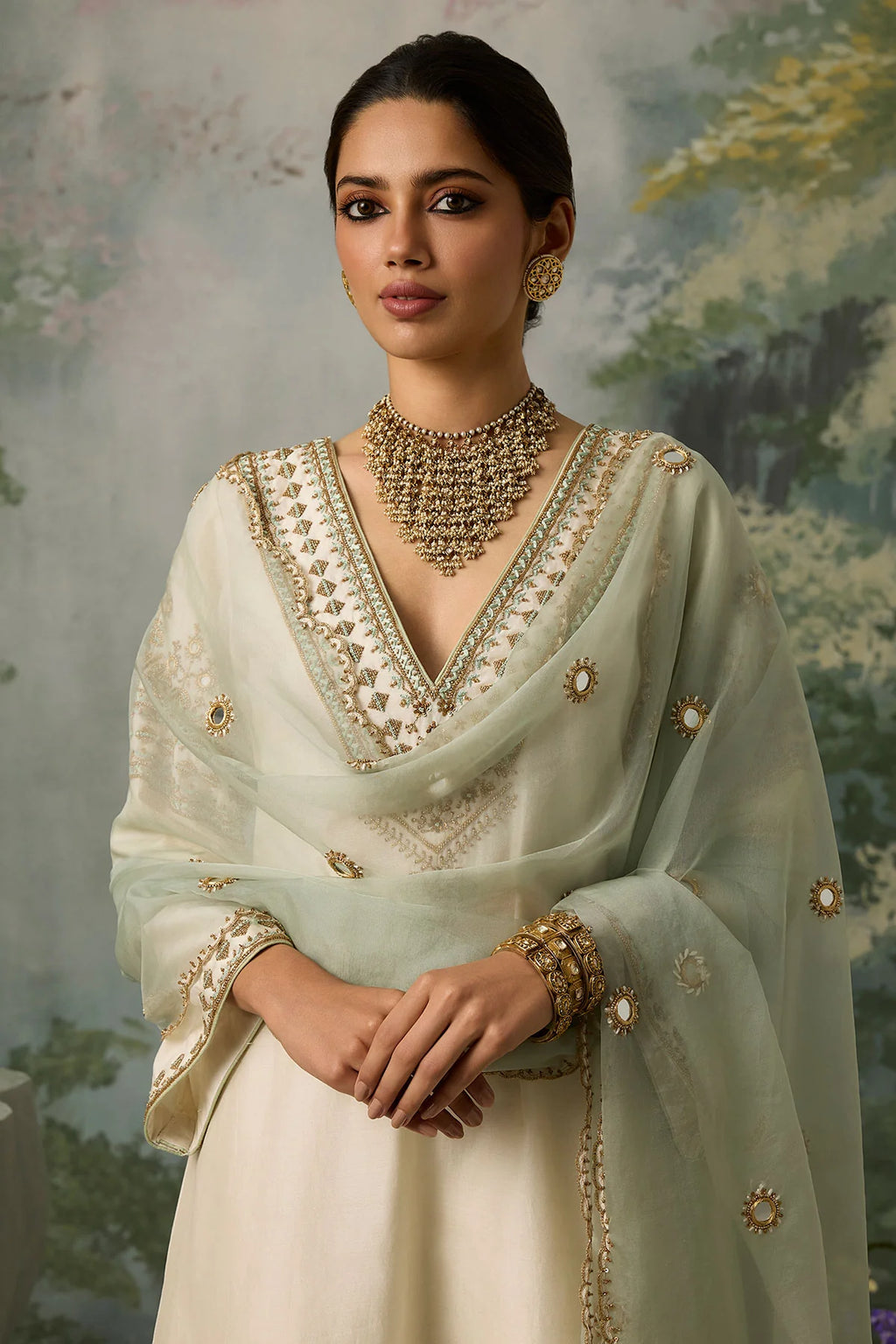 seher-premium-sheer-sea-green-organza-dupatta-with-scalloped-borders-and-mirror-bootis-ayra