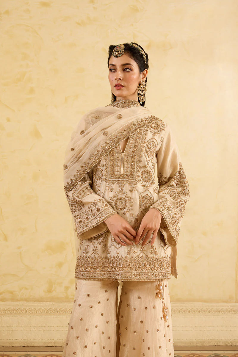 zoya-metallic-gold-kurta-neckline-showing-intricate-kiran-dori-threadwork-ayra