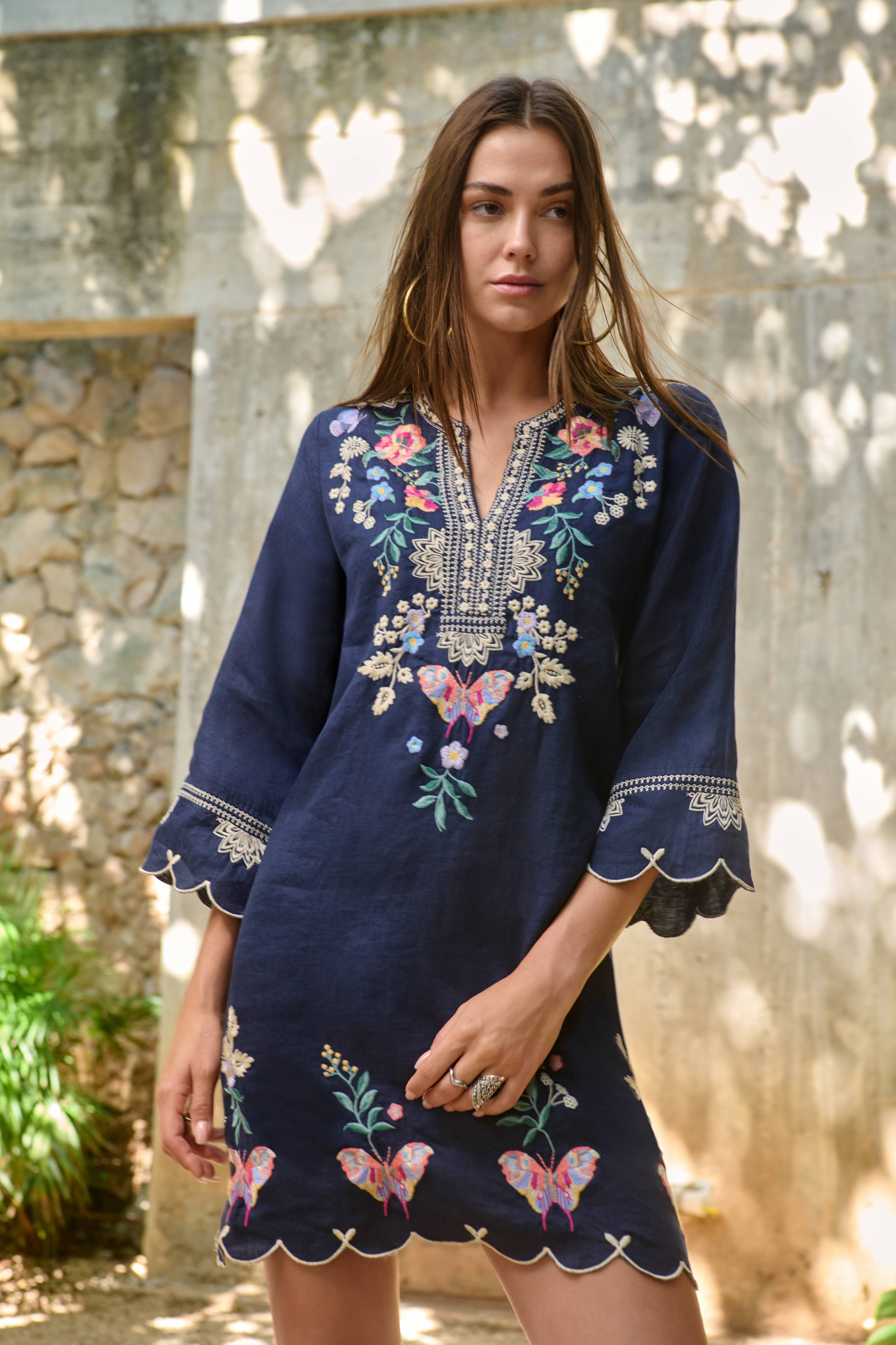 nur-bohemian-split-v-neckline-linen-shift-dress-with-scalloped-hemline-ayra