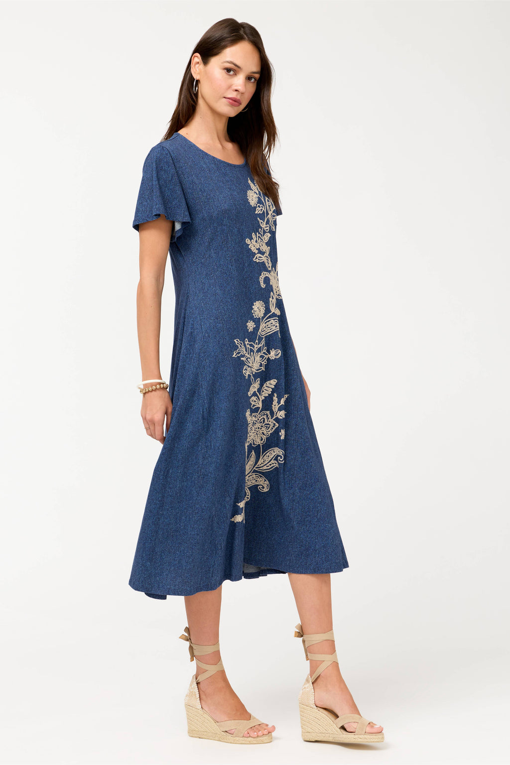 elowen-bohemian-staycation-leisure-dress-showing-fluid-flutter-sleeves-ayra